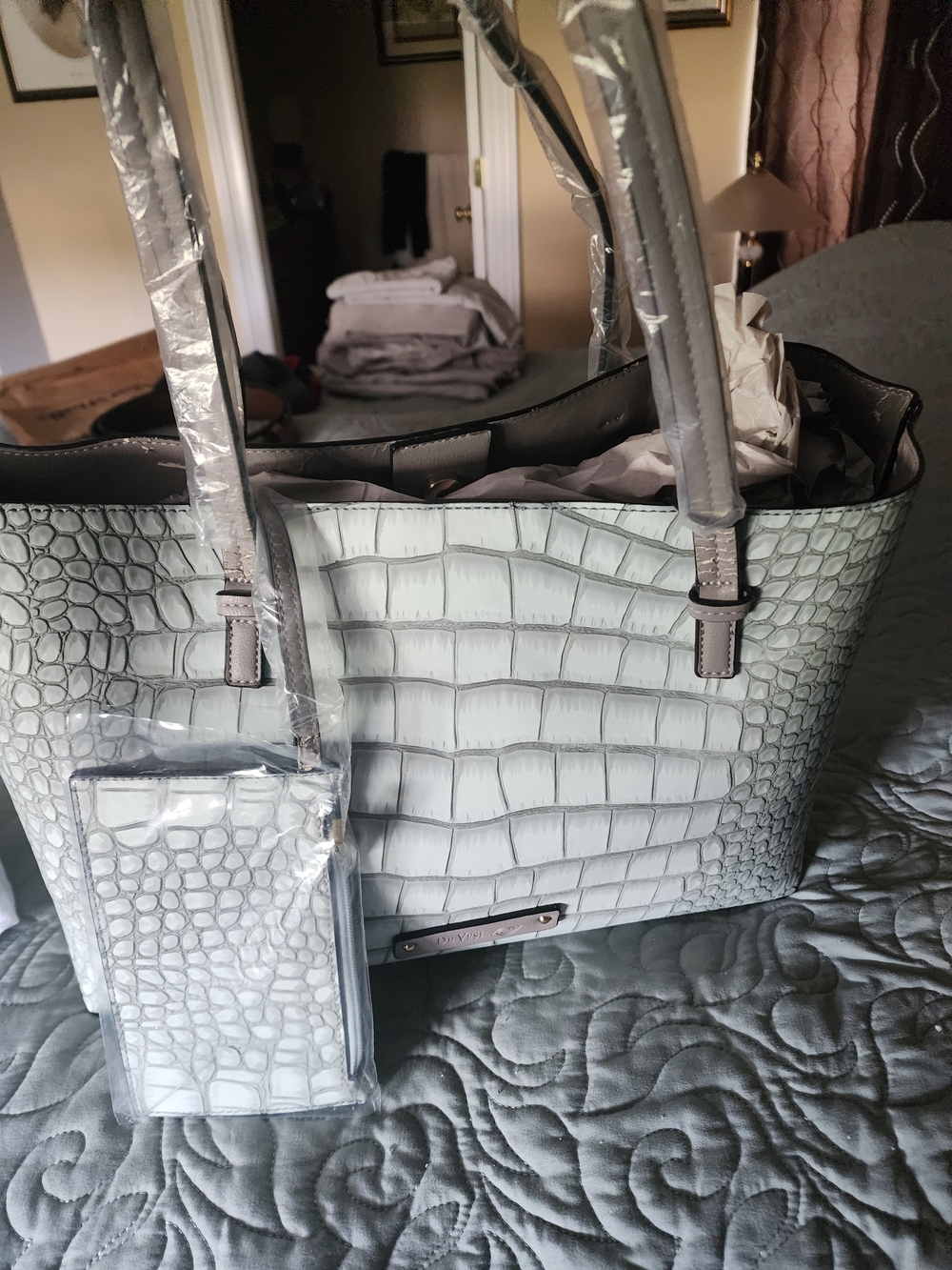 ✨️De Vesi Croc Embossed Tote Bag with Matching Wristlet | Luxury Vegan Leather - Picture 4 of 5